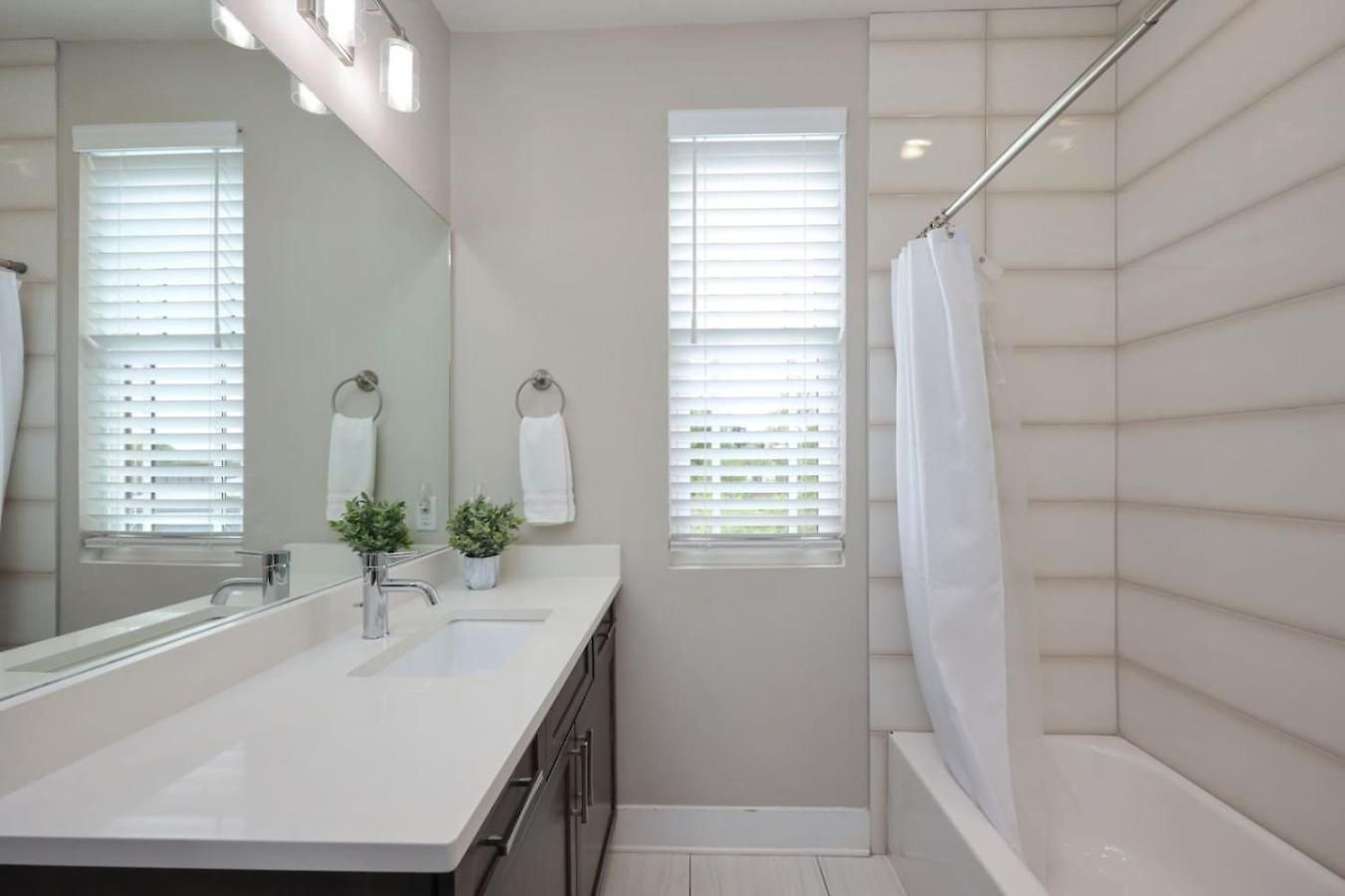 Two Townhomes - Hot Tubs And Rooftop Balconies Holiday home