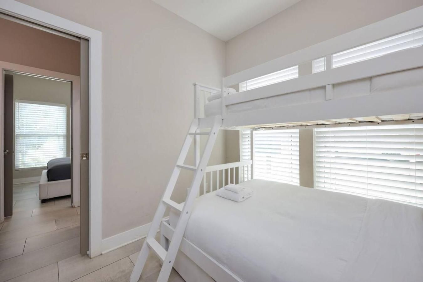 Holiday home Two Townhomes - Hot Tubs And Rooftop Balconies Nashville