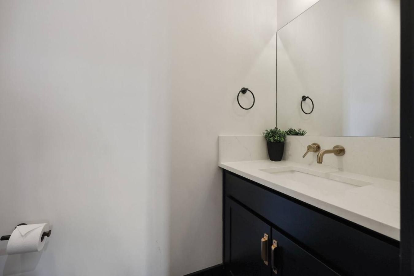 Two Townhomes- Rooftop Lounge- Hot Tub- Views Holiday home Nashville