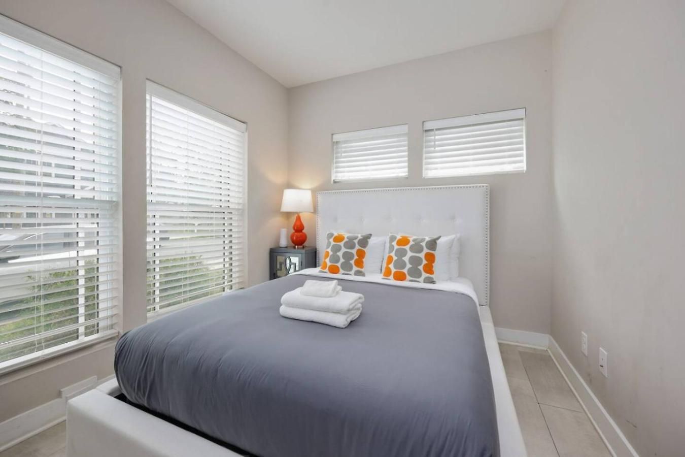 Holiday home Two Townhomes - Hot Tubs And Rooftop Balconies Nashville