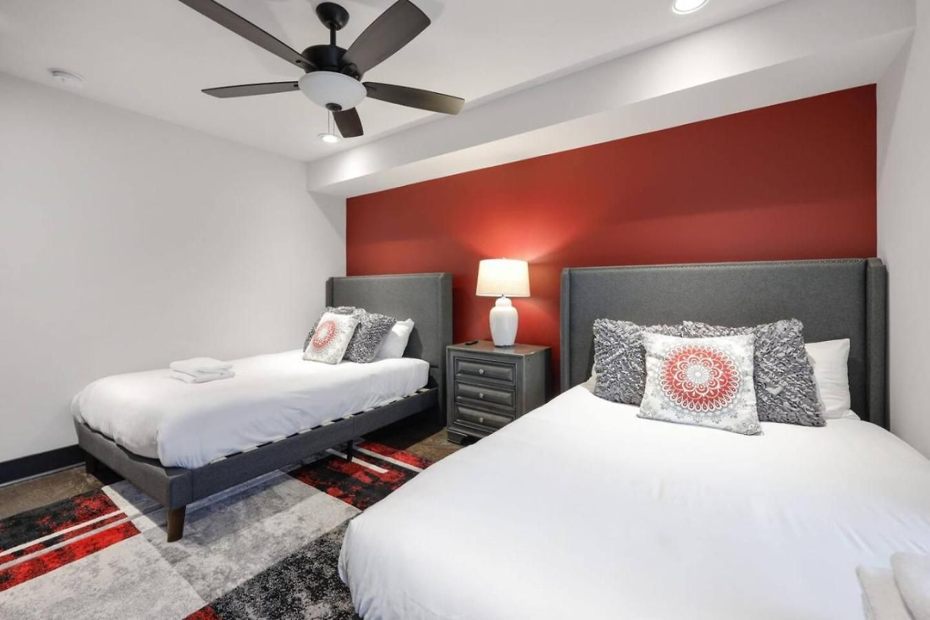 Two Townhomes- Rooftop Lounge- Hot Tub- Views Holiday home