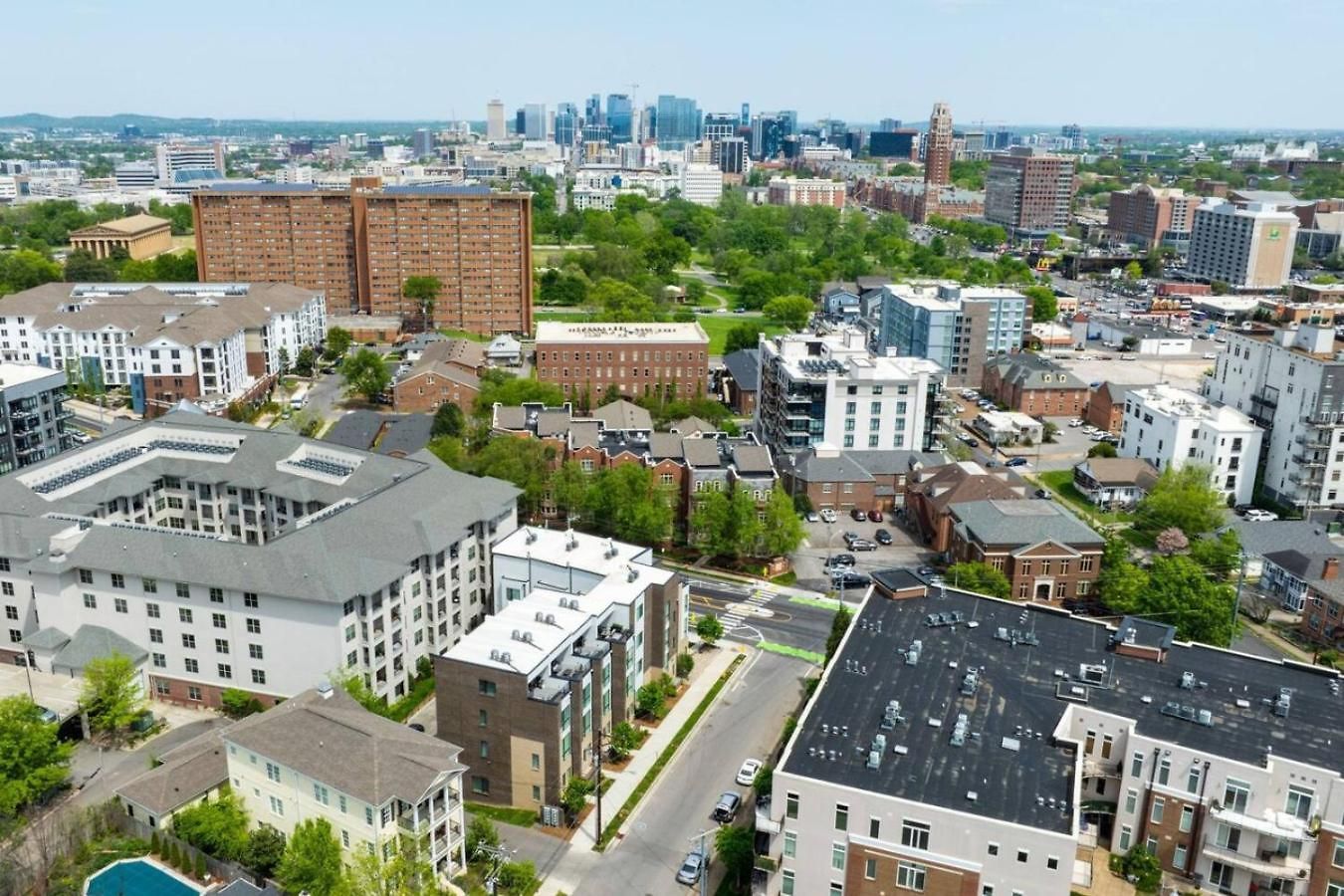 Two Townhomes- Rooftop Lounges- Hot Tub- Game * Nashville