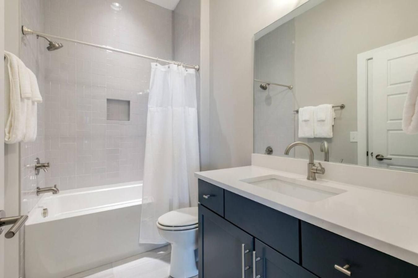 Two Townhomes- Rooftop Lounges- Hot Tub- Game *