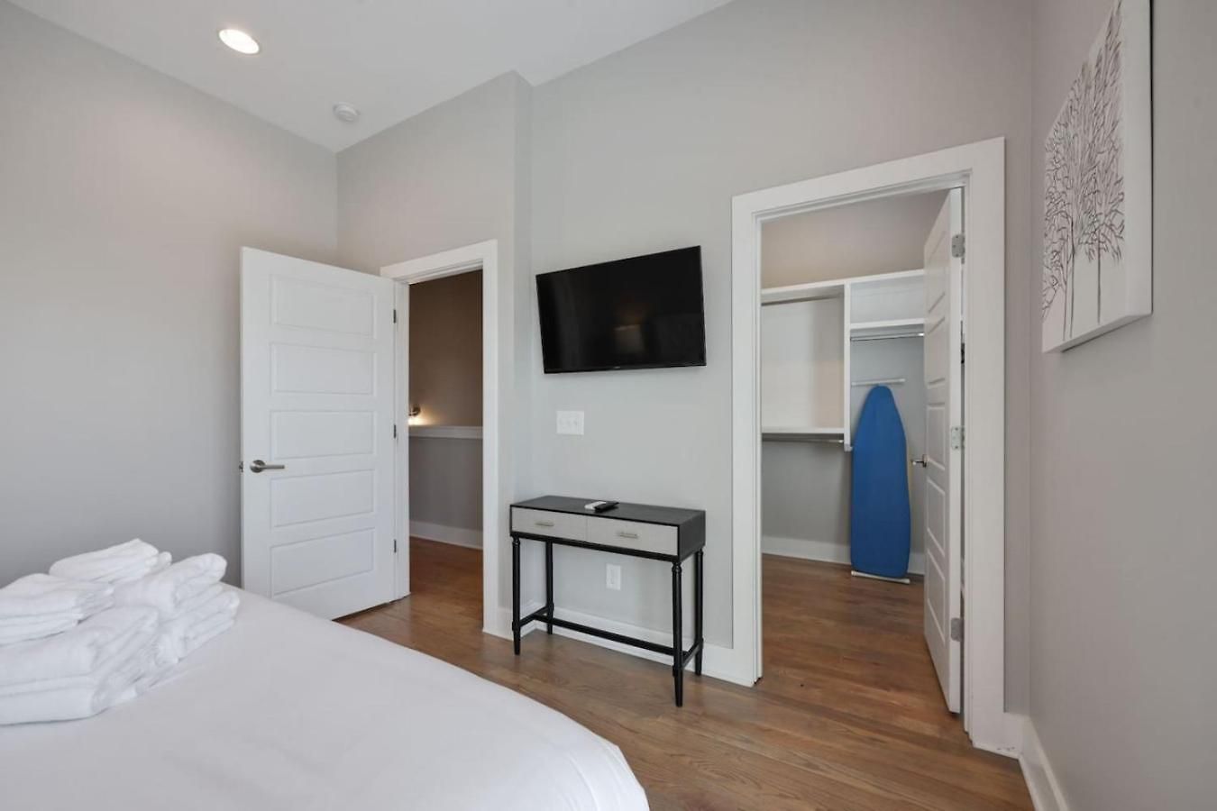 Two Townhomes- Rooftop Lounges- Hot Tub- Game