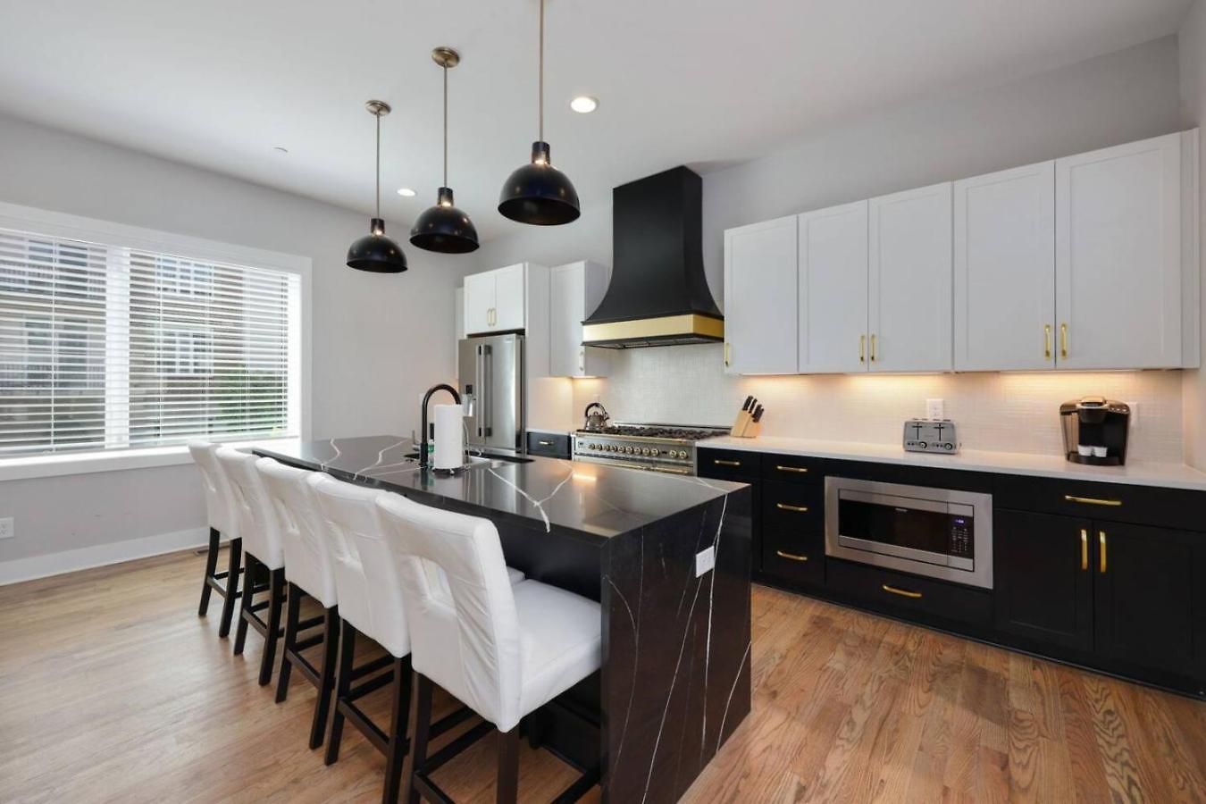 Two Townhomes Rooftop Lounges With Skyline Views Holiday home