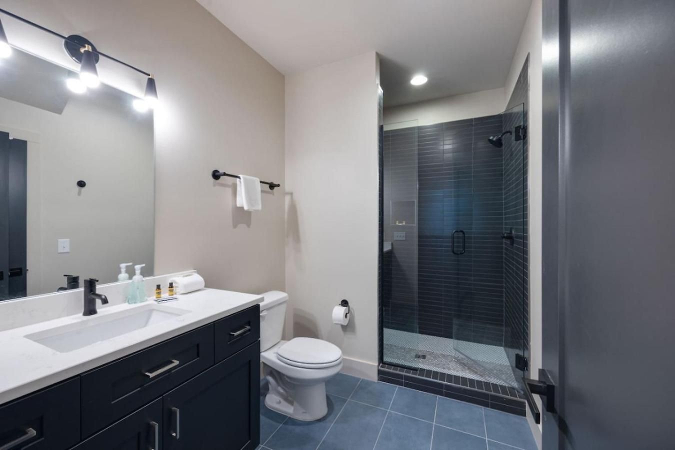 Music Abode And Cowgirl Up Dual Townhomes Nashville