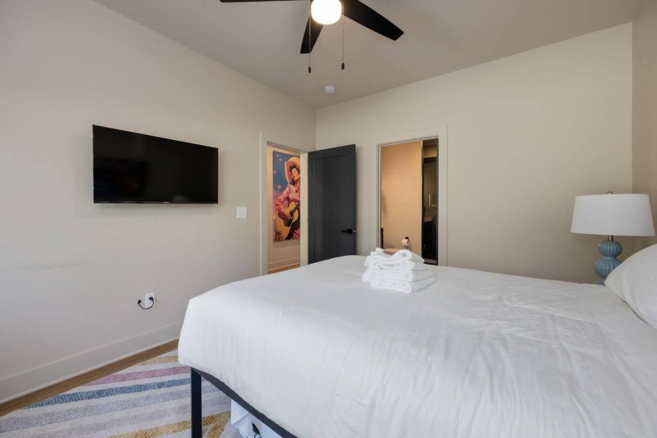 Music Abode And Cowgirl Up Dual Townhomes Holiday home Nashville