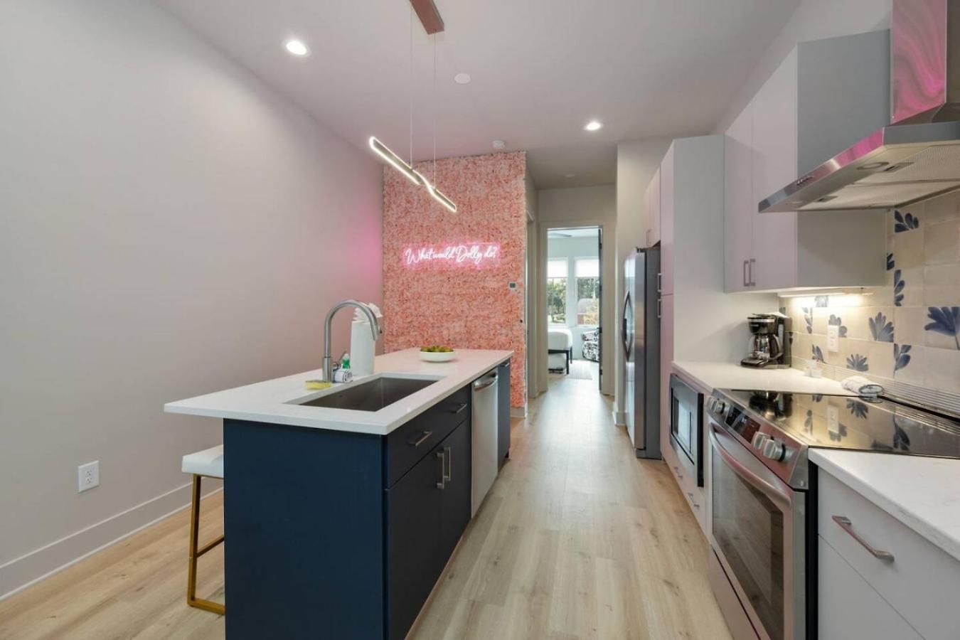 Hey Dolly Denim Dual Townhomes Holiday home Nashville