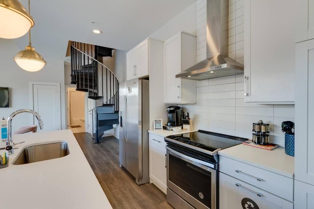 West End 4 Bd,4bath Walk To Bars-close To Broadway