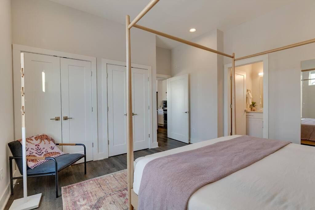 Apartment West End 4 Bd,4bath Walk To Bars-close To Broadway Nashville