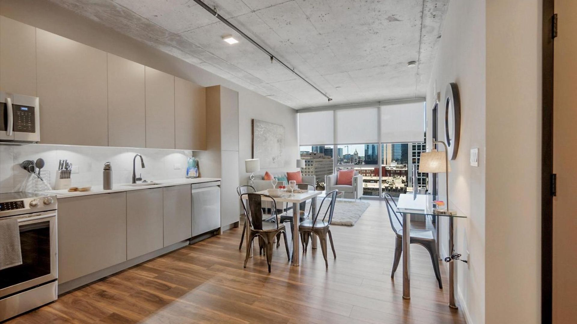 Global Luxury Downtown Apartment
