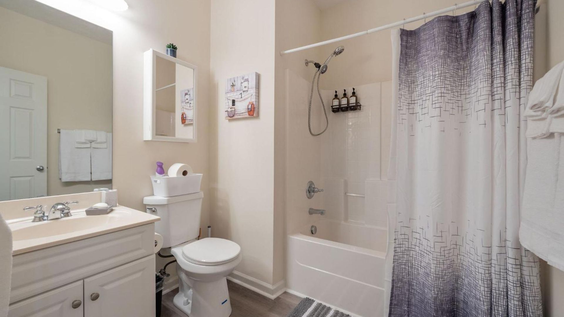 Monthly Property, 30 Days Or More- Send Us A Message For Details! Holiday home