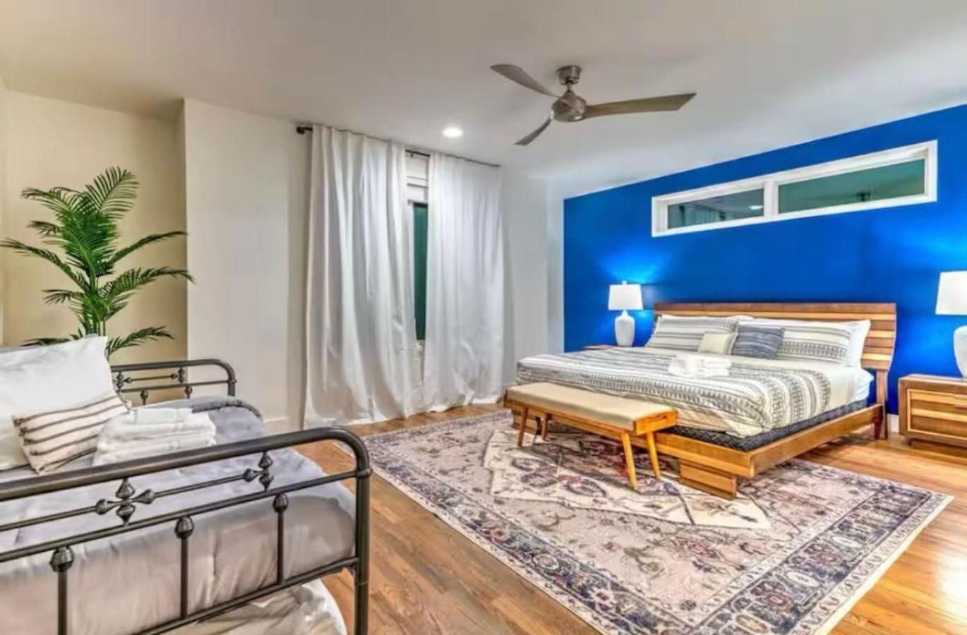 Holiday home New 4bdrm House With Views, Pool Table, 5min To Downtown! Sleeps 22! Nashville