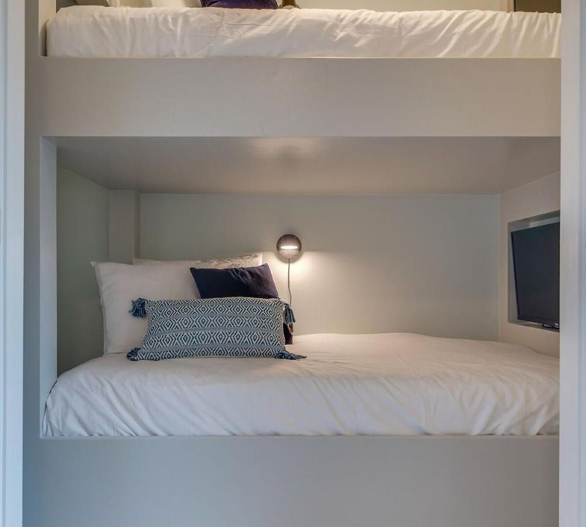 7br Retreat, Rooftops, Garages, Walkable To Faves 5 Mins To Nissan Stadium, Less Than 10 Mins To Broadway, 24 Hr Hospitality, Great For Groups Nashville