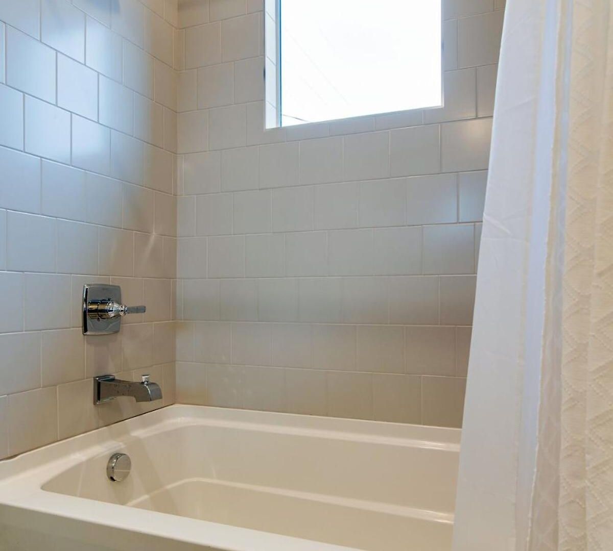 7br Retreat, Rooftops, Garages, Walkable To Faves 5 Mins To Nissan Stadium, Less Than 10 Mins To Broadway, 24 Hr Hospitality, Great For Groups Holiday home *