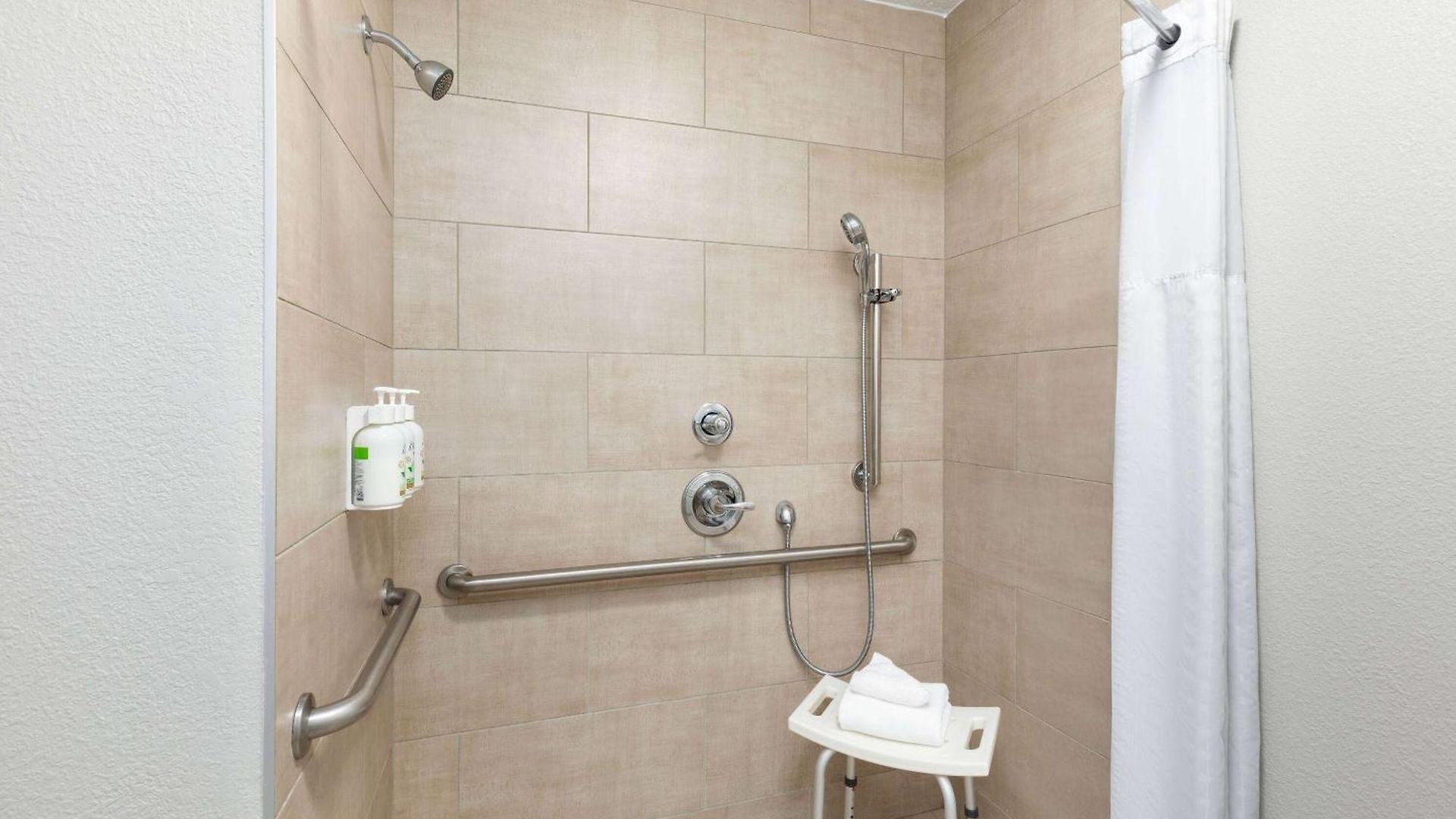 Baymont By Wyndham Airport Hotel 2*