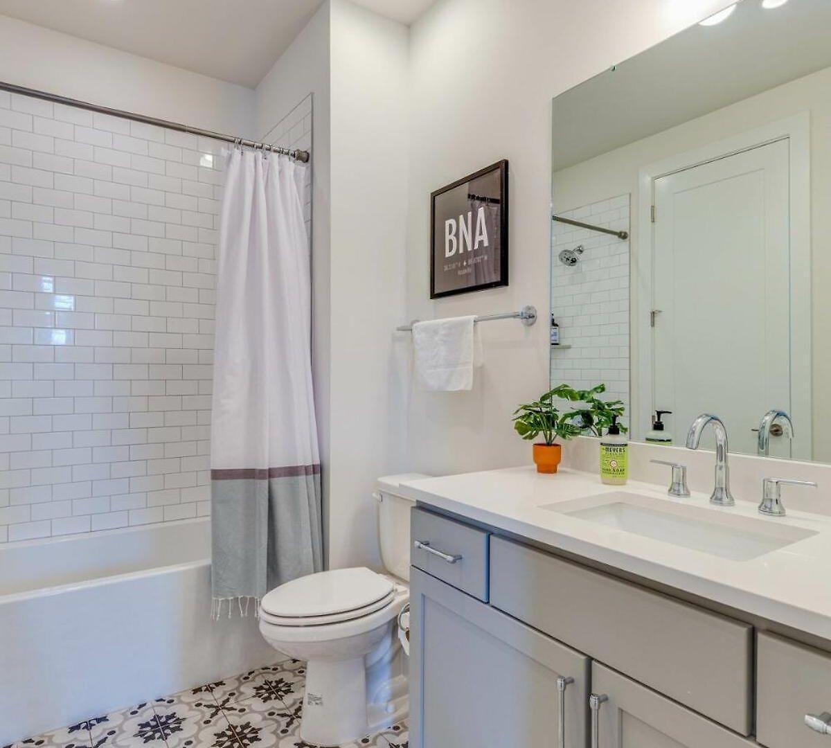 Belmont Music Row 4 Bed, Rooftop, 10 Minutes To Dt, 24 Hour Hospitality Team, Perfect For Groups, 7 Miles To Airport Nashville