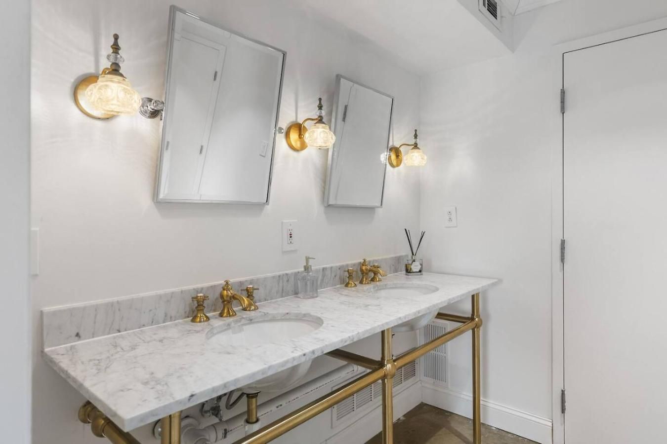 Pool, Walk Restaurants Bars On Famous Music Row Holiday home *