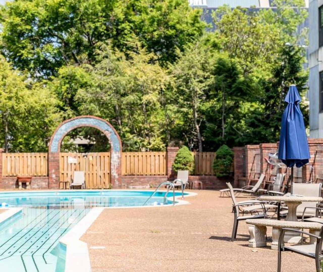 Pool, Walk Restaurants Bars On Famous Music Row Holiday home Nashville