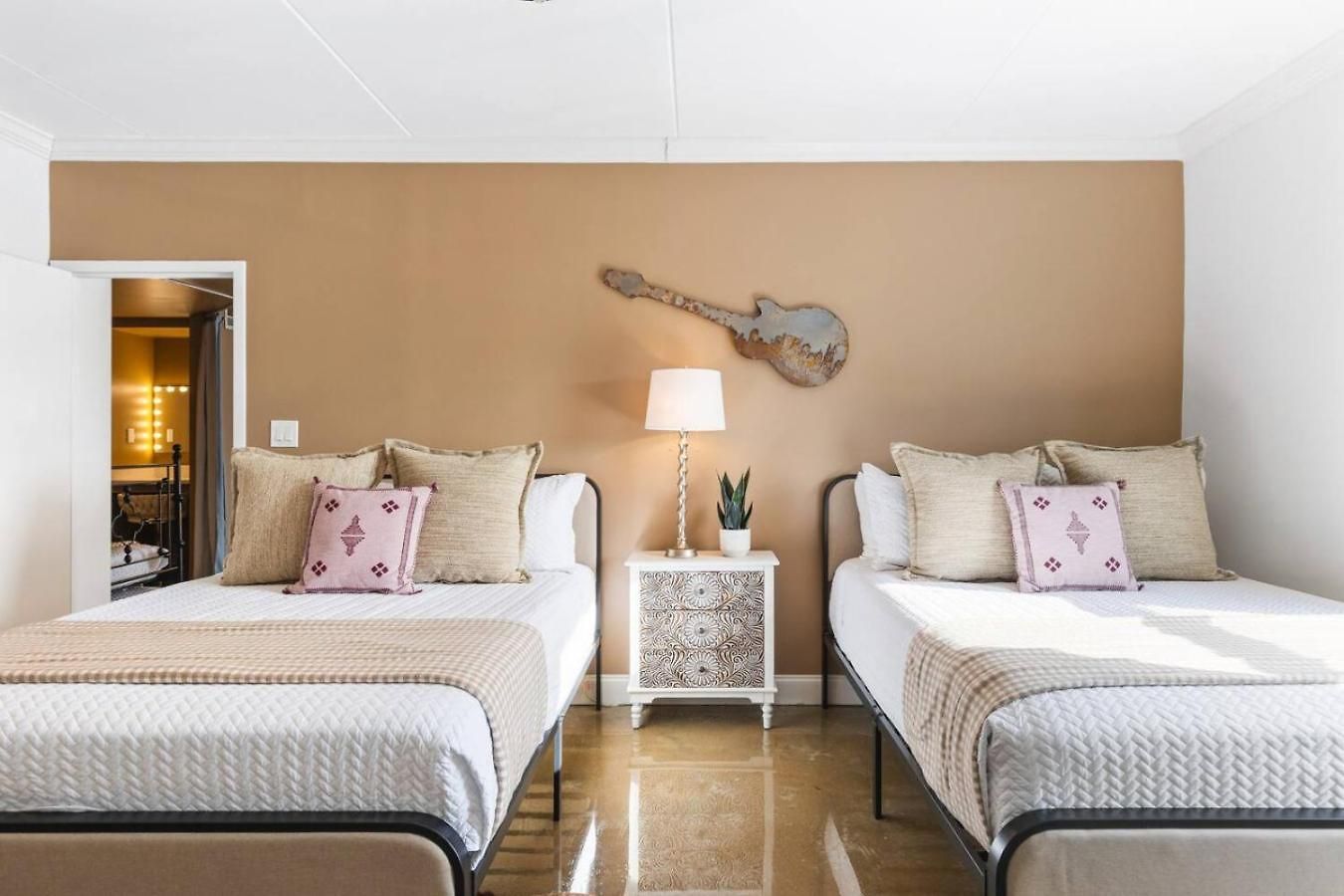 Holiday home Pool, Walk Restaurants Bars On Famous Music Row Nashville
