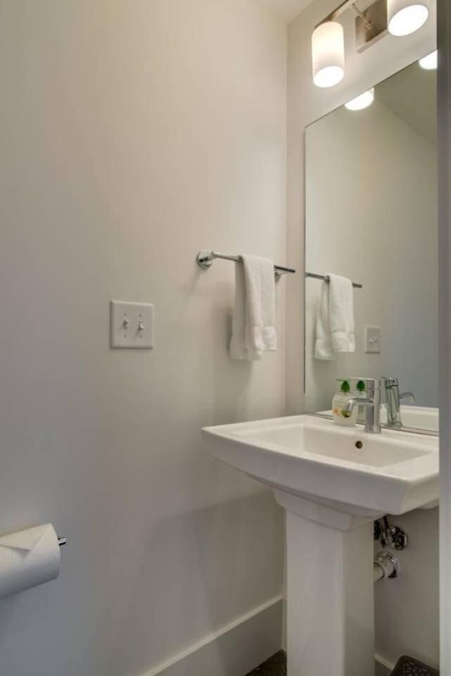 6 Bedroom Gulch Homes, Garages, Rooftops, Walk To Gulch 10 Mins To Broadway, 24 Hour Hospitality Team, Perfect For Groups * Nashville