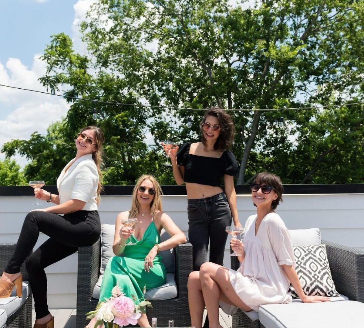 Holiday home 6 Bed With En Baths, Host Up To 20, Rooftops, Parking, Gourmet Kitchens, Cozy Living Spaces, Skyline Views & Fire Table, Near Downtown, Distilleries & Marathon Village, High-speed Wi-fi, 24hr Hospitality Nashville