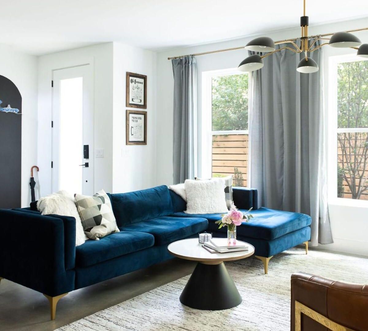 6 Bed With En Baths, Host Up To 20, Rooftops, Parking, Gourmet Kitchens, Cozy Living Spaces, Skyline Views & Fire Table, Near Downtown, Distilleries & Marathon Village, High-speed Wi-fi, 24hr Hospitality