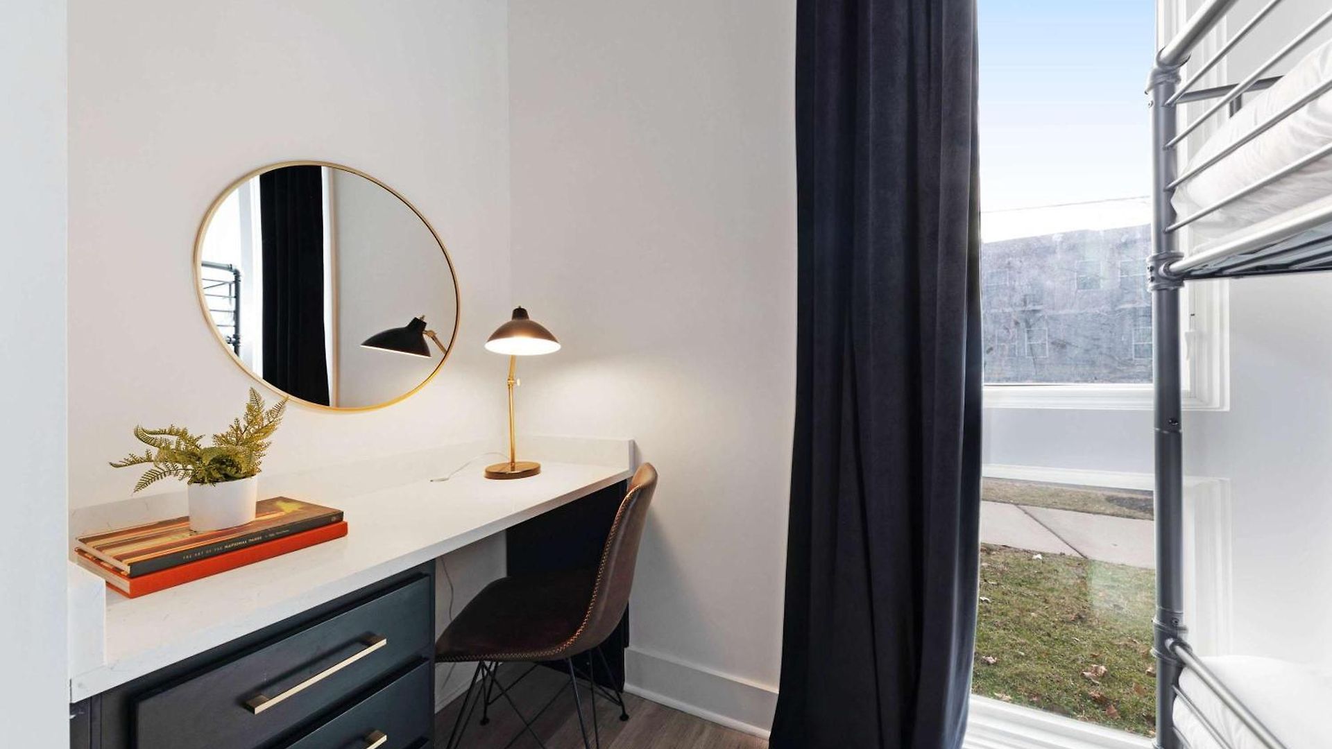 Holiday home The Bluestem - Stylish Design, Rooftop With Firepit! *