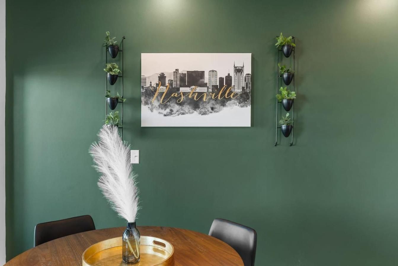 Luxury Riverview With Patio Walk To Broadway Holiday home