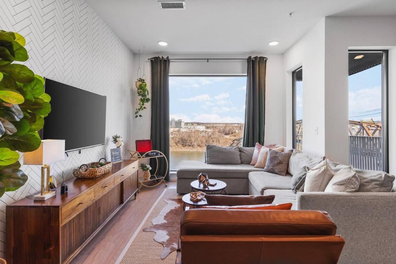Luxury Riverview With Patio Walk To Broadway Holiday home Nashville