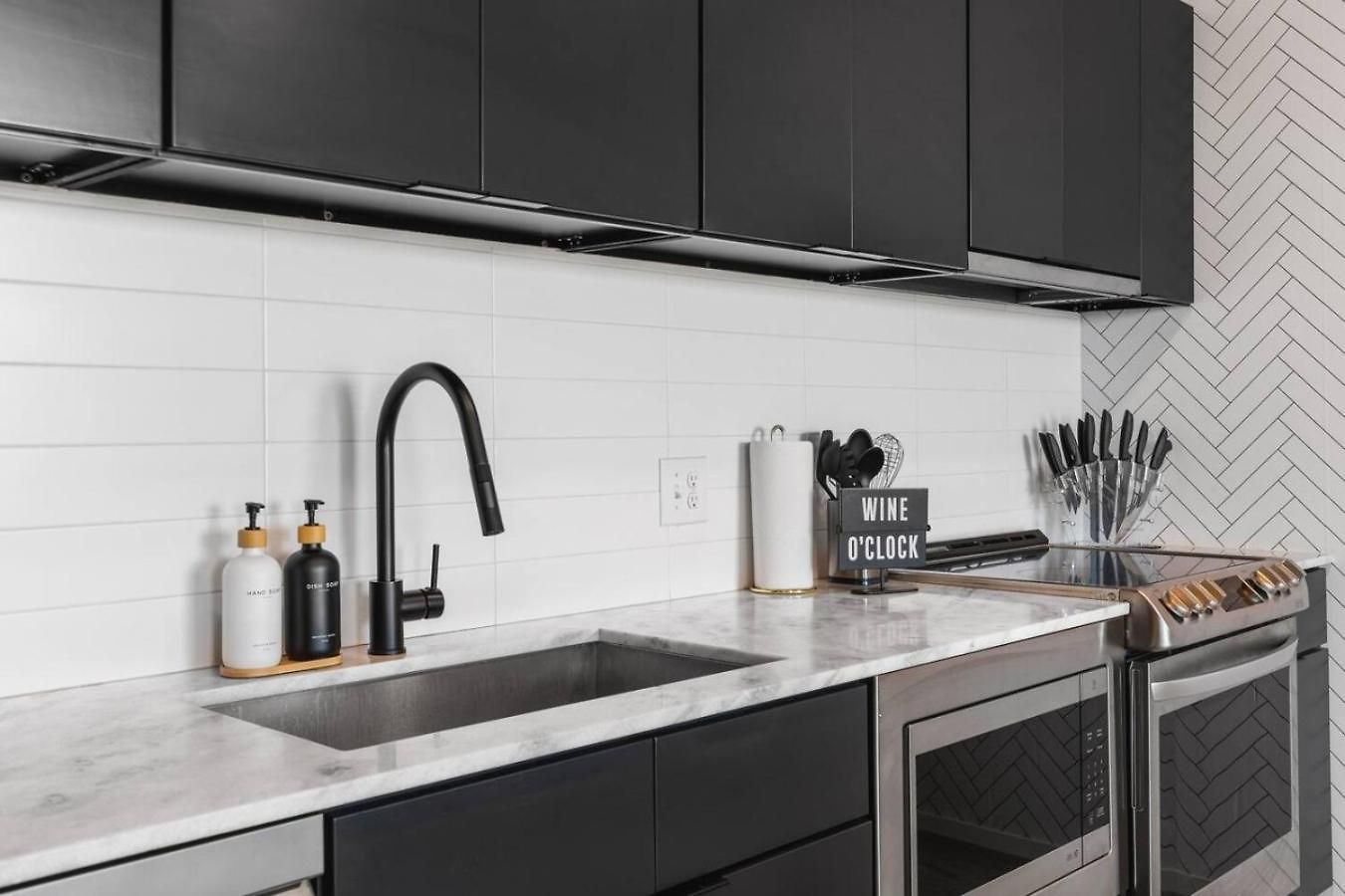 Luxury Riverview With Patio Walk To Broadway Holiday home