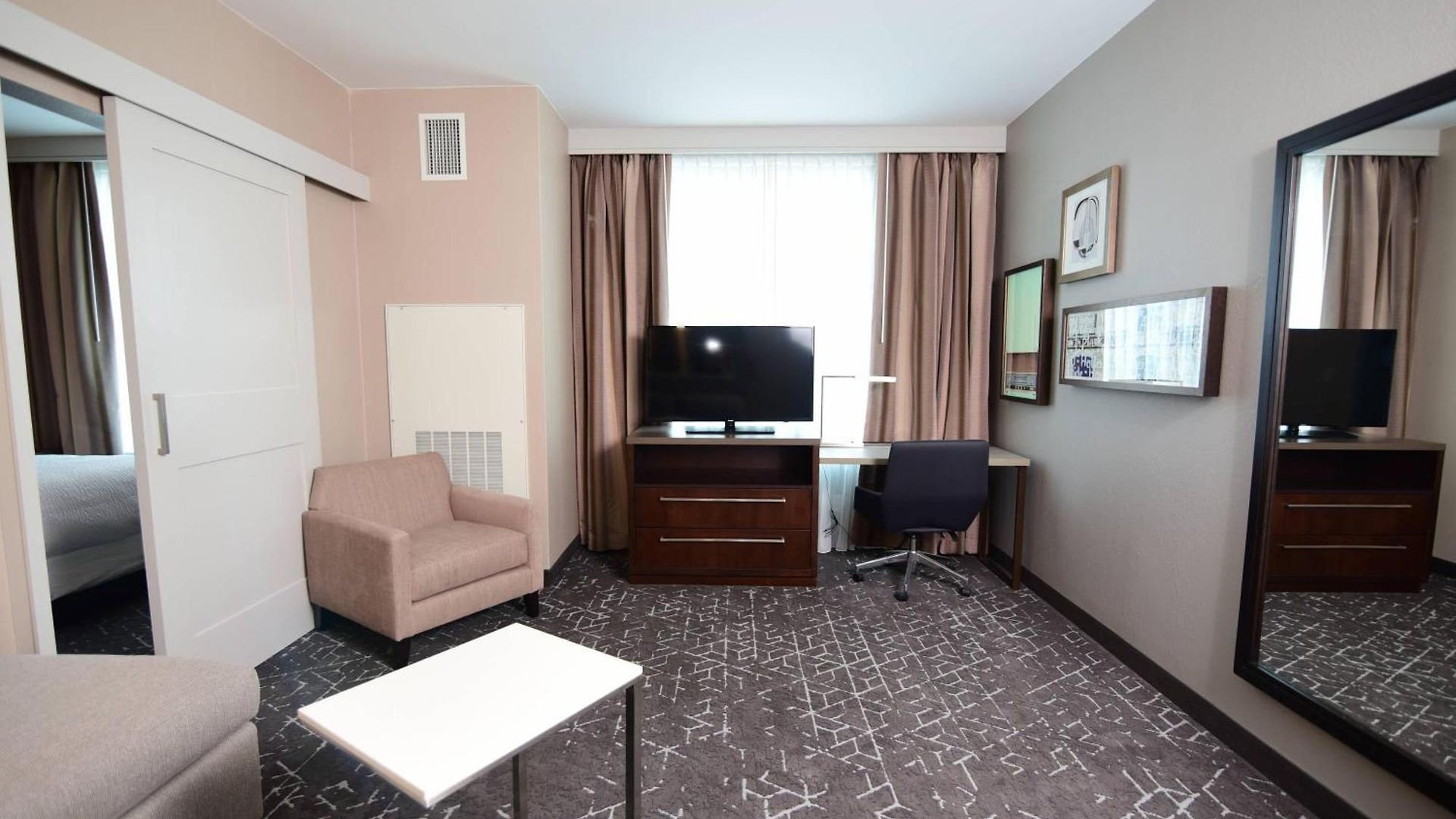 Hotel By Marriott Downtown/convention Center 3*