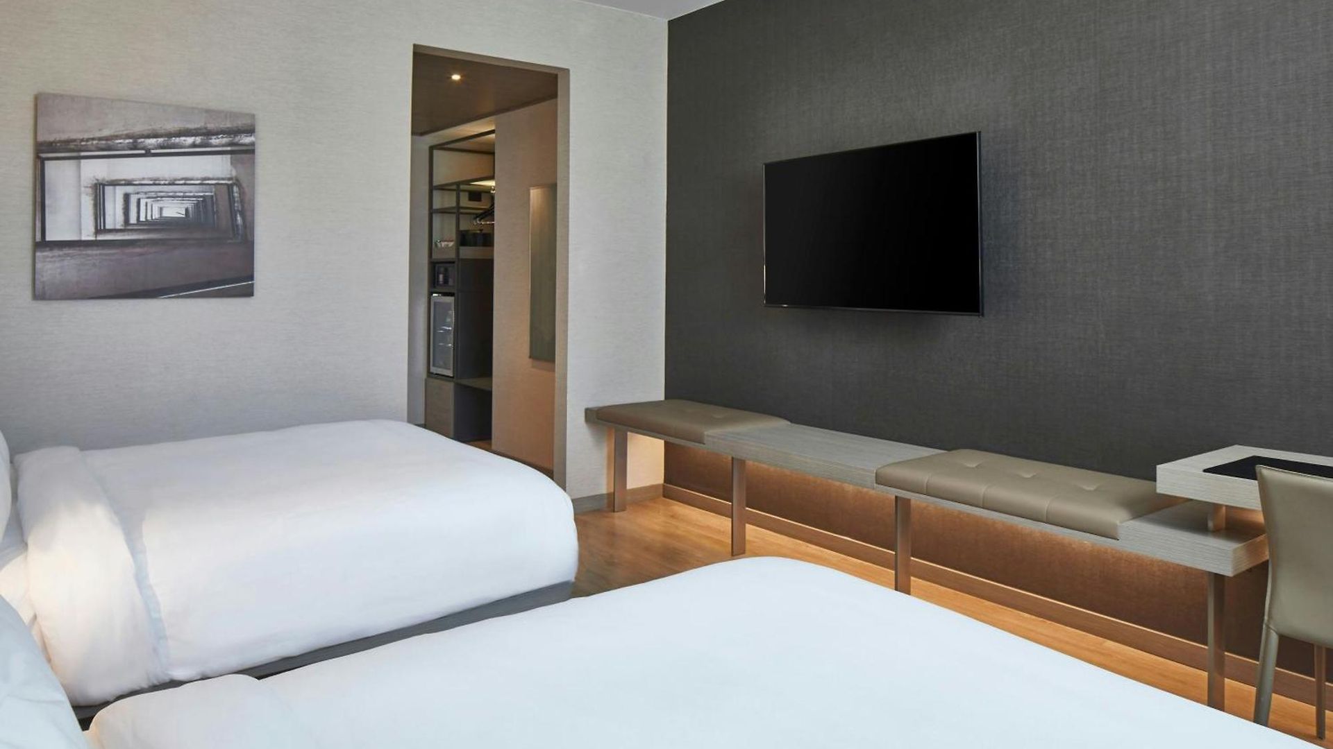 Ac Downtown 4*