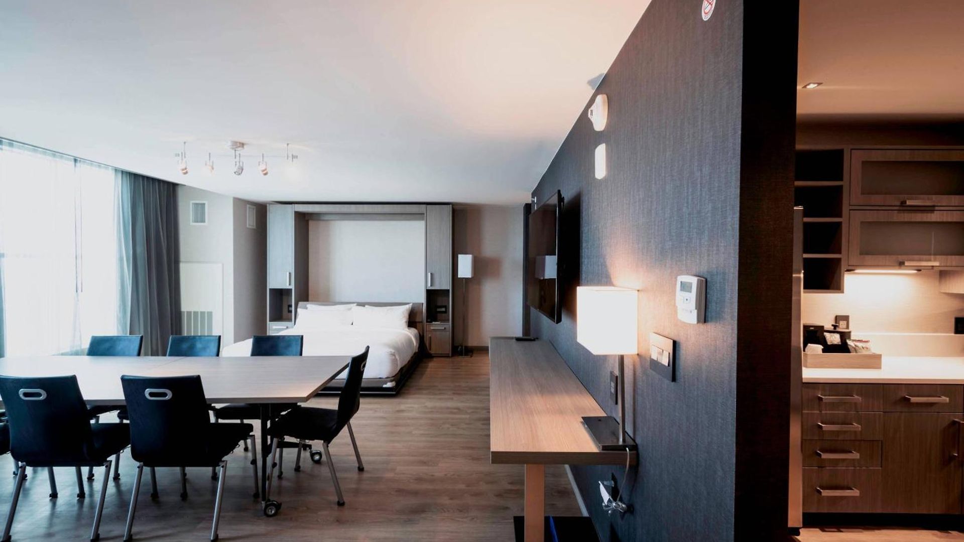Ac Downtown 4*