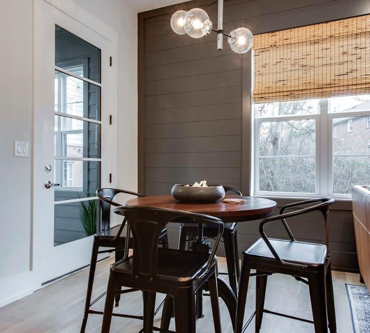 Holiday home Chic Vandy With Garage - 3 Miles To Broadway