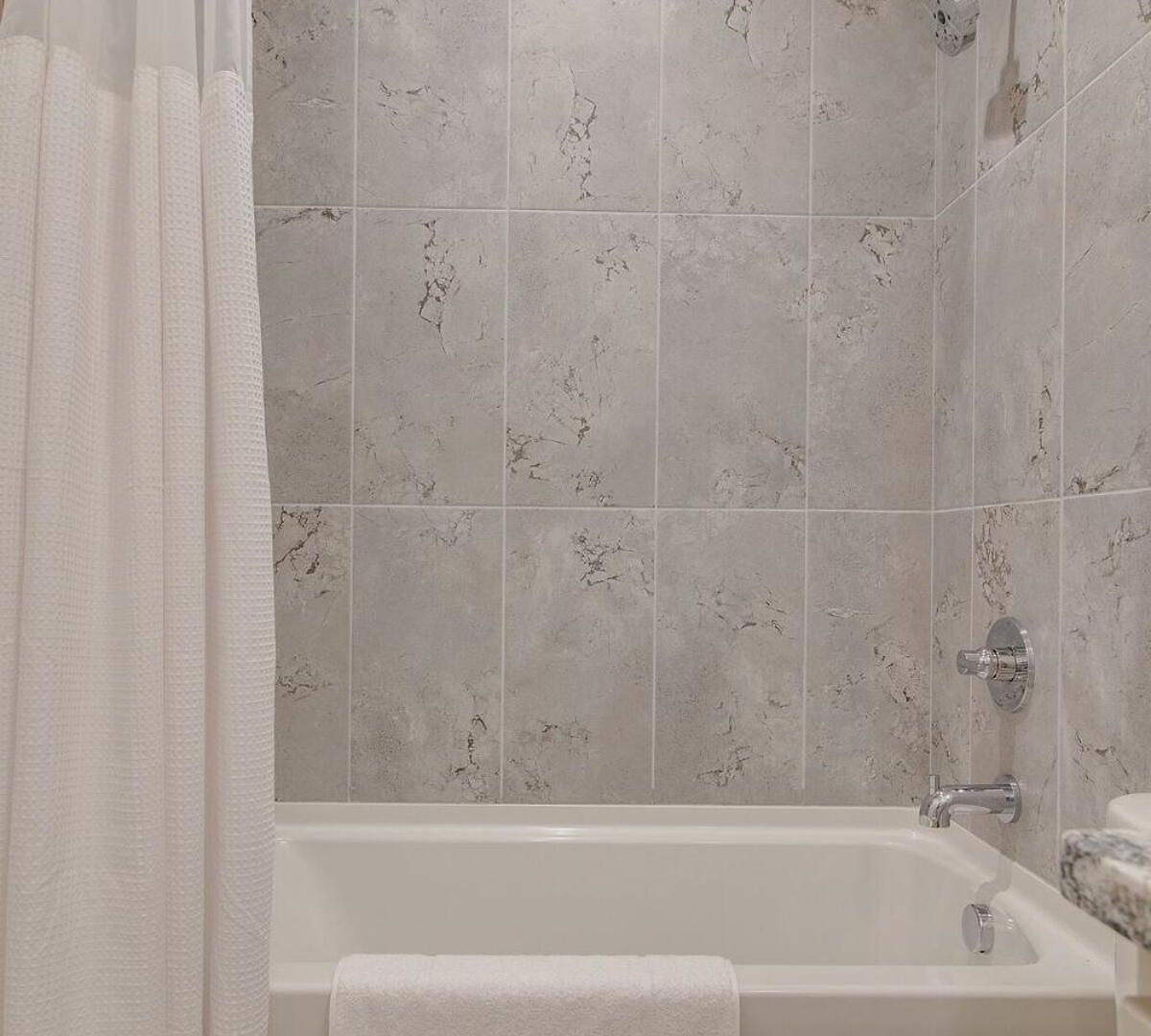 Holiday home Stylish East Nash Retreat, Walk To Local Favorites, Sleep 10 With Smart Tvs, Workspace & Fast Wifi, Attached Garage & Full Kitchen, Walk To Mas Tacos, Drive 10 Min To Downtown Broadway, 24 Hr Hospitality Nashville