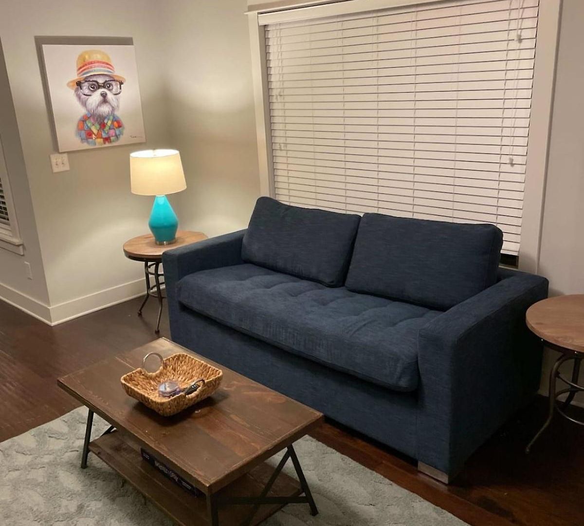 Elegant 4 King Belmont Retreat With 2 Living Walk To Belmont And Vanderbilt Near 12th South Music Row & The Gulch 2 Miles To Broadway Large Dining Table Smart Tvs Parking 24 Hr Hospitality Holiday home Nashville