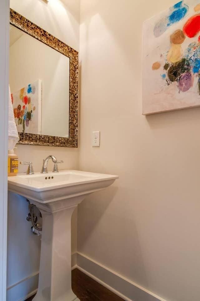 Holiday home Modern 3 King Belmont Retreat With 2 Living Walk To Belmont & Vanderbilt Near Music Row The Gulch & 12th South 2 Miles To Broadway Large Dining Table Smart Tvs Parking 24 Hr Hospitality Nashville