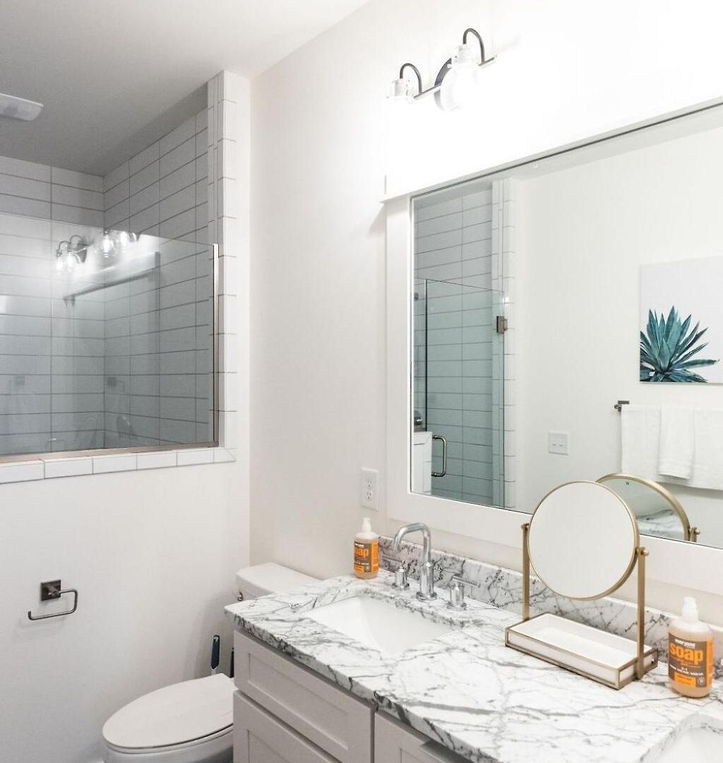 Luxe Hillsboro Village Homes For 24 With 4 Patios, Rooftops And Garage Parking, Gourmet Kitchens And Smart Tvs, Walk To Vanderbilt, Pancake Pantry And Fido, 24hr Hospitality, 10 Min To Broadway And The Parthenon Holiday home Nashville