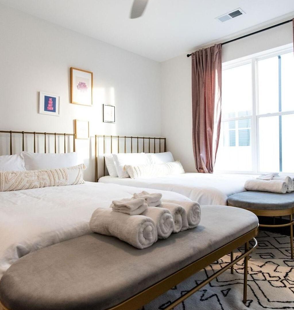 Hillsboro Village Retreat Garage Rooftop Deck Sleeps 12 Sophisticated Open Living & Gourmet Kitchen Smart Tvs Pet-friendly W Private Garage Walk To Vanderbilt Minutes To 12 South & Broadway 24 7 Hospitality Holiday home