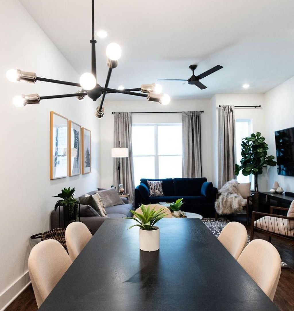 Holiday home Hillsboro Village Retreat Garage Rooftop Deck Sleeps 12 Sophisticated Open Living & Gourmet Kitchen Smart Tvs Pet-friendly W Private Garage Walk To Vanderbilt Minutes To 12 South & Broadway 24 7 Hospitality