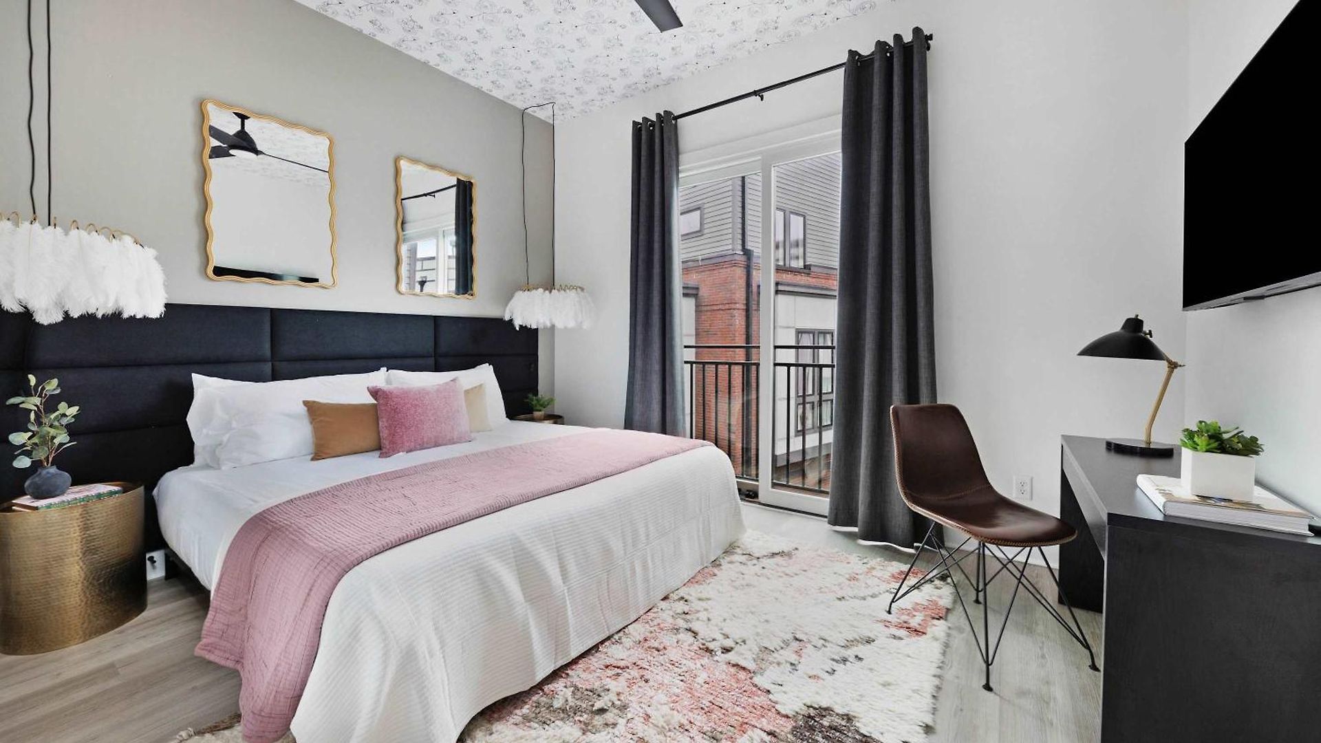 Holiday home The Azalea - Walk To Dining & Nightlife, Rooftop! *
