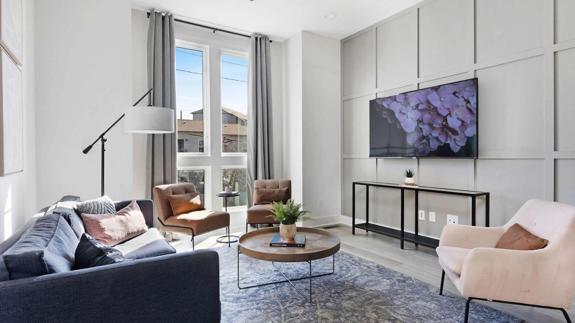 The Azalea - Walk To Dining & Nightlife, Rooftop! Holiday home *