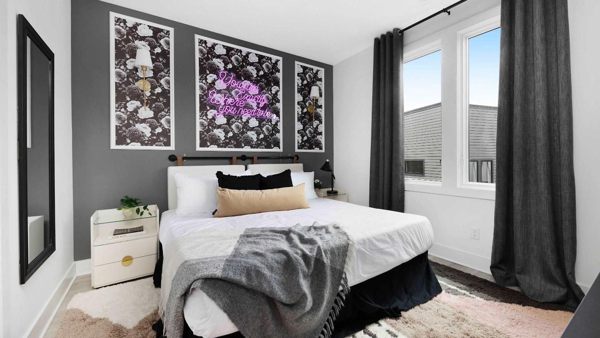Holiday home The Azalea - Walk To Dining & Nightlife, Rooftop!