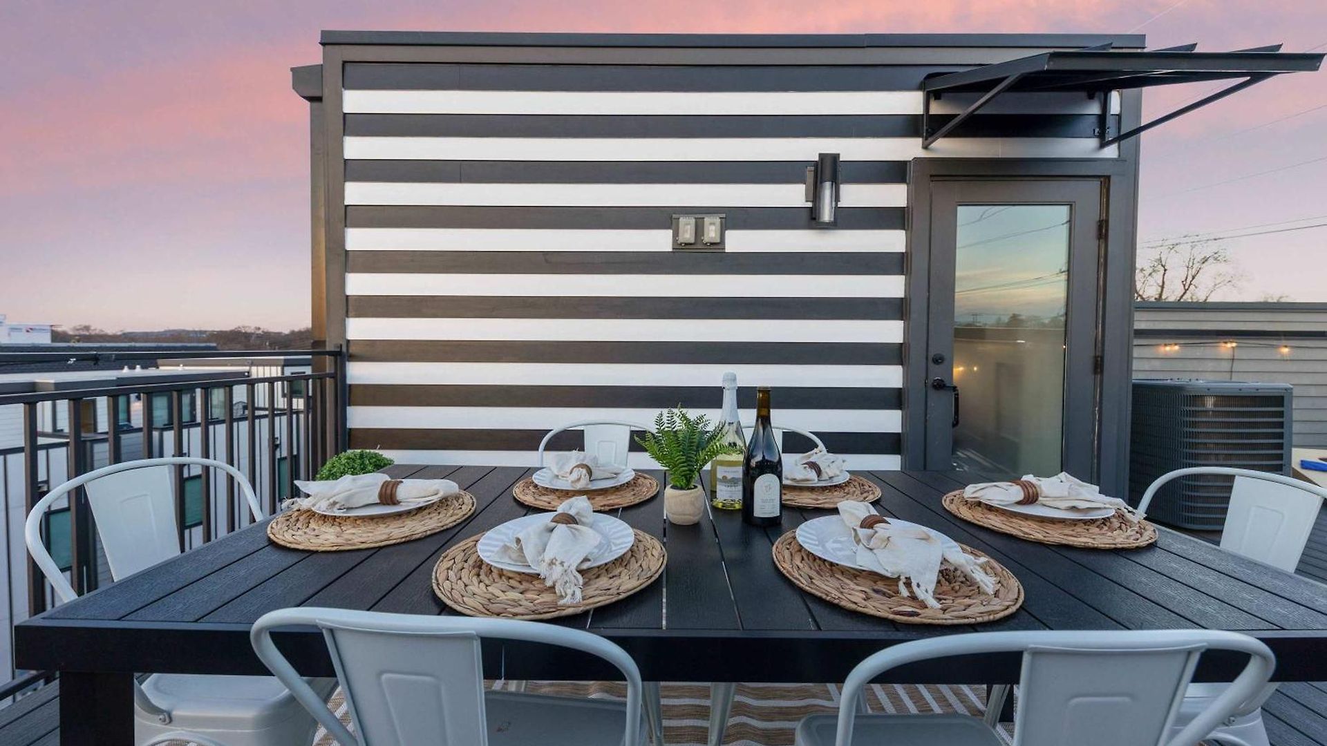 The Camellia - Rooftop Patio & Dog Friendly! * Nashville
