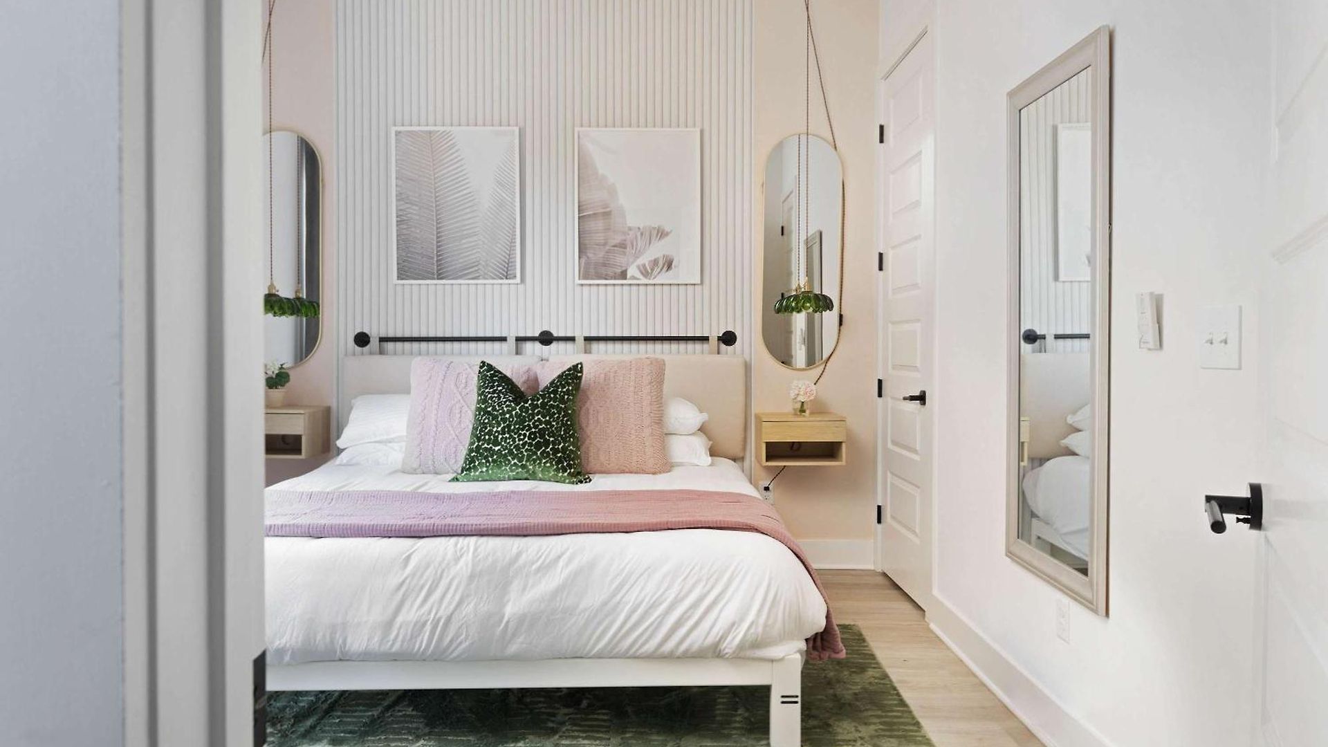 The Camellia - Rooftop Patio & Dog Friendly!