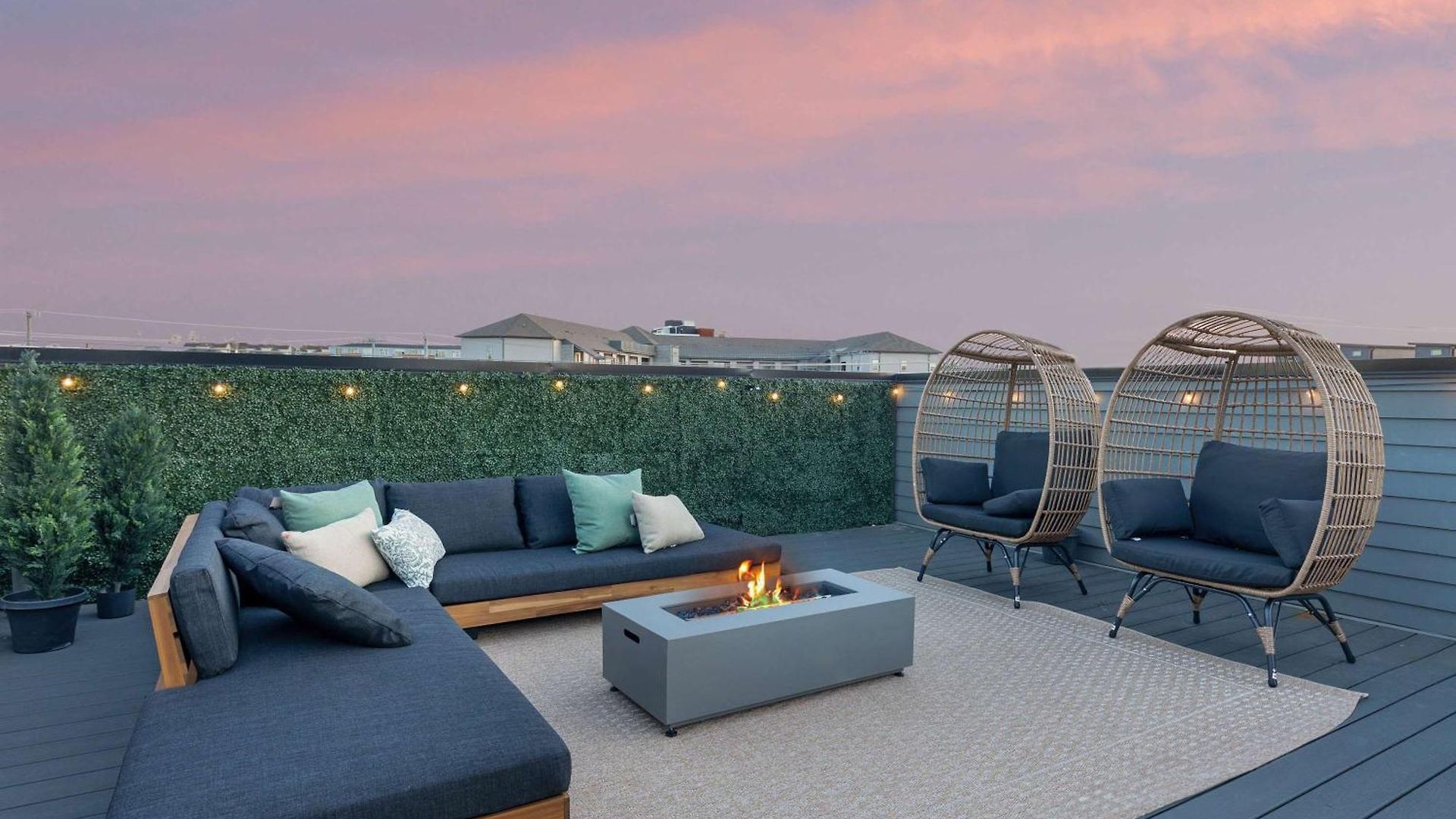 Holiday home The Bluestem - Stylish Design, Rooftop With Firepit! *