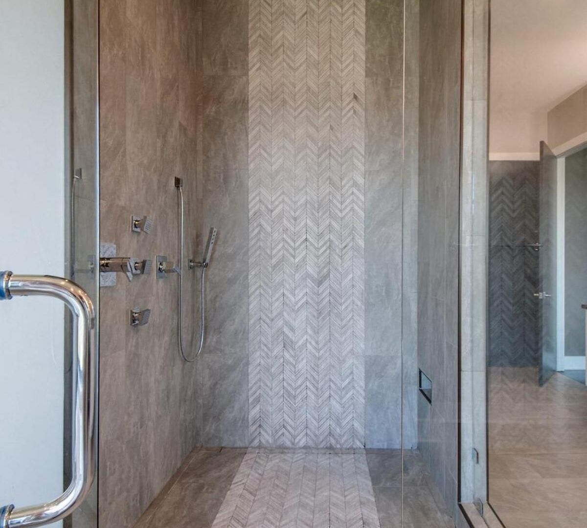 Skyline View Mansion, Hot Tub, Close To Downtown, Less Than 10 Mins To 5 Points And Broadway, 3 Spacious Suites, Workspace, Garage Spaces And Ample Parking, 24 Hr Hospitality *