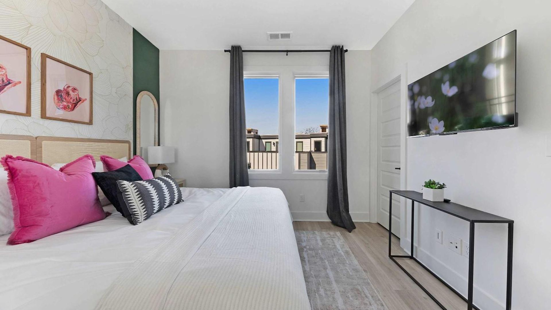The Sunflower - Mins To Broadway And Rooftop Patio! *