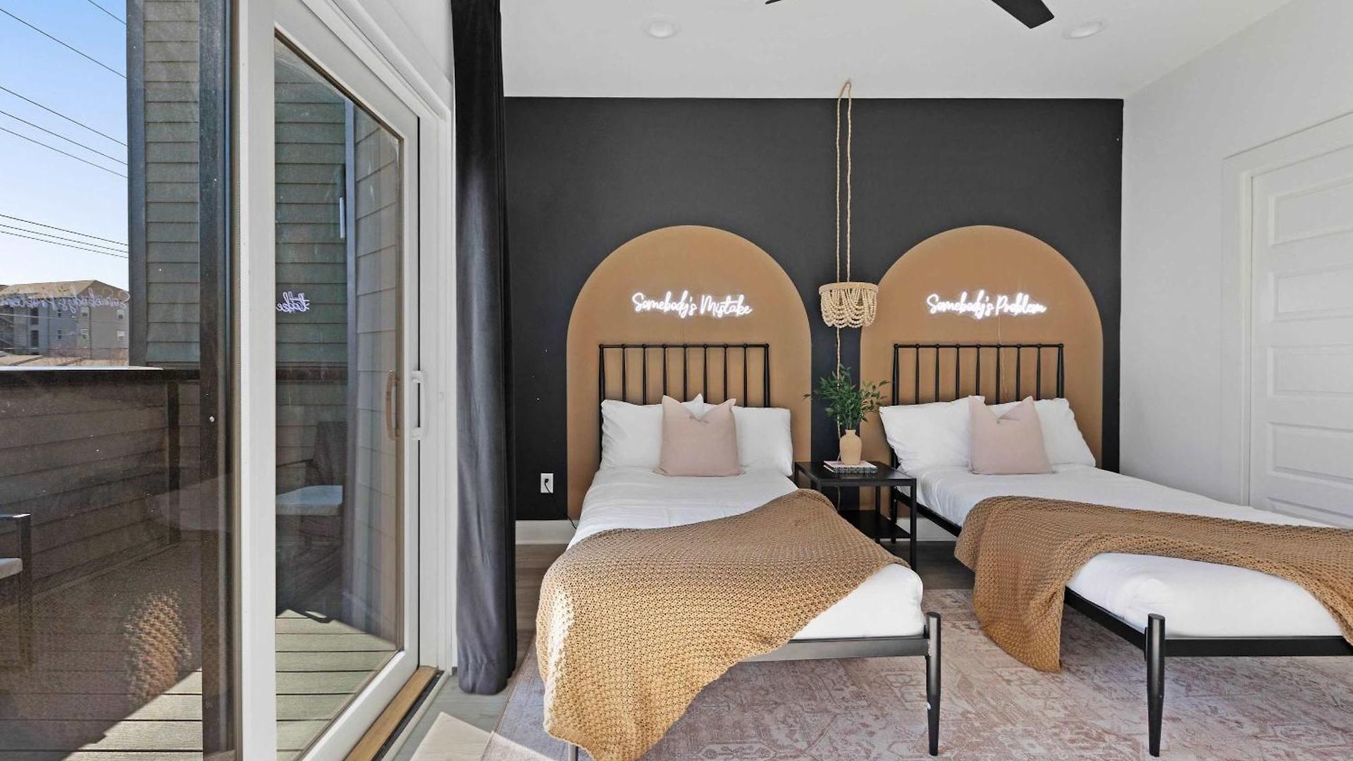 The Sunflower - Mins To Broadway And Rooftop Patio! Holiday home
